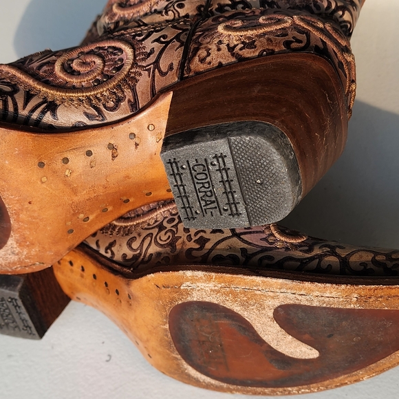 Intricate Embroidered Cowboy Boots Chameleon - Picture 9 of 13